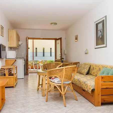 Familia 100/2 Apartment *